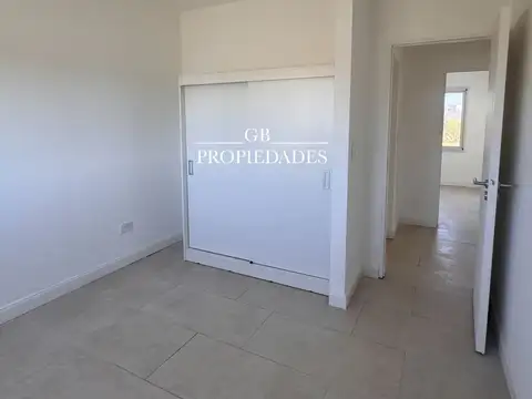 Venta de Casa 4 AMBIENTES, 3 dormitorios en Pilar del Este / Santa Lucia