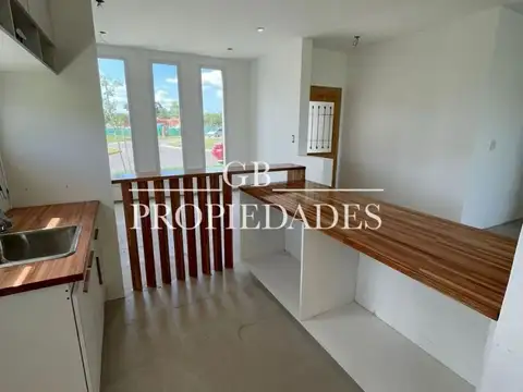 Casa en Venta en Pilar del Este - Santa Lucia, USD 149.000