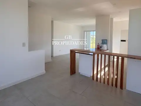 Venta de Casa 4 AMBIENTES, 3 dormitorios en Pilar del Este / Santa Lucia