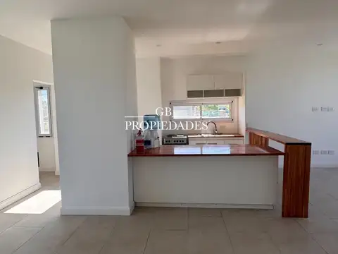Venta de Casa 4 AMBIENTES en Pilar del Este / Santa Lucia