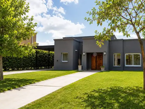 Casa  en Venta en Santa Guadalupe, Pilar del Este, Pilar
