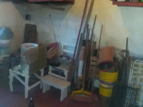 Vendo quinta con galeria , parrilla y pileta a reparar