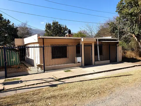 Casa en alquiler en Barrio Autodromo