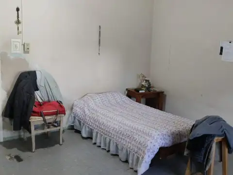 Excelente Propiedad con fondo parquizado-Villa Ballester