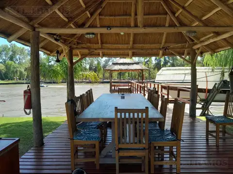 Casa 8 ambientes con 5 baños