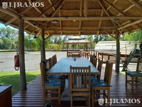 Casa 8 ambientes con 5 baños