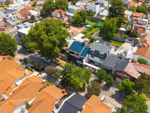 Venta de Tríplex 4 ambientes con cochera y quincho en Haedo.