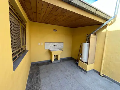 Depto Tipo Casa en Alquiler de 3 ambientes