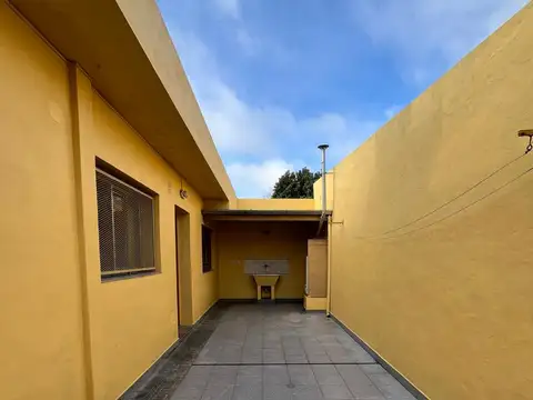 Depto Tipo Casa en Alquiler de 2 dormitorios