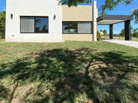Casa en Venta con 3 cocheras