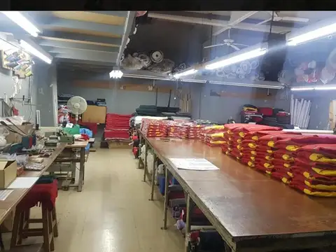 Depósito con local al frente mas sótano 