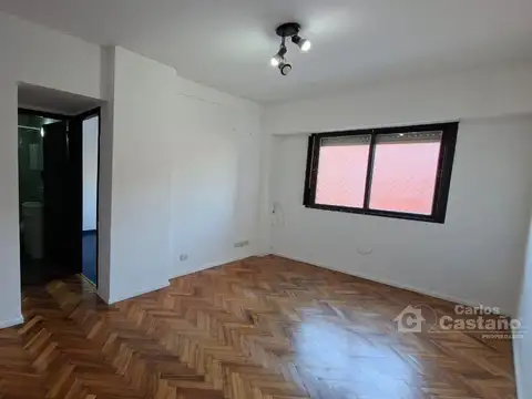 Depto 2 ambientes al lateral. Cerca estación Florida M.