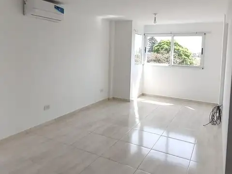 San Luis 1300, Piso 4