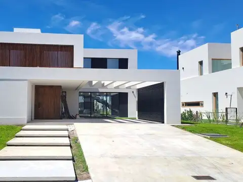 VENTA CASA A ESTRENAR EN GREENVILLE, Barrio A
