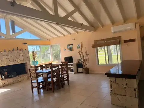 VENTA. CASA 3 AMB CON PISCINA SOBRE 2 LOTES. COUNTRY COSTA DEL SOL. MAR CHIQUITA