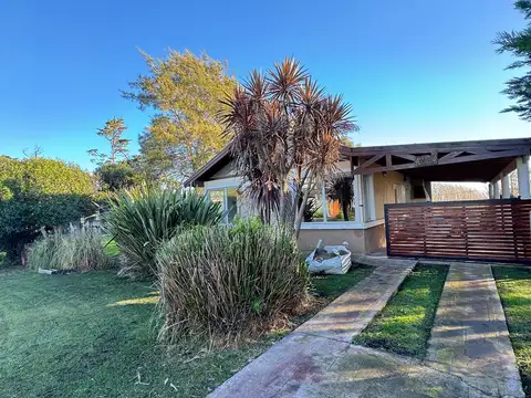 VENTA. CASA 3 AMB CON PISCINA SOBRE 2 LOTES. COUNTRY COSTA DEL SOL. MAR CHIQUITA