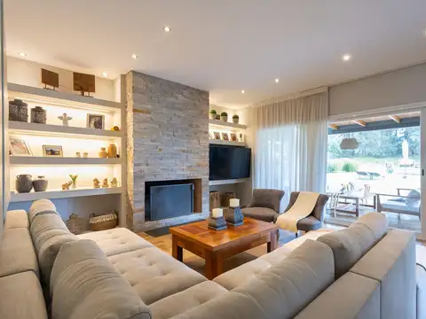VENTA CASA COLINAS DE CARRASCO 4 DORMITORIOS 