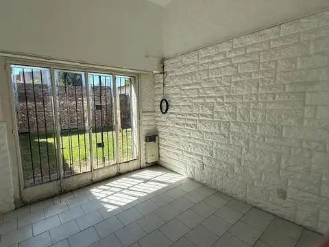 Casa 5 ambientes con 1 baño