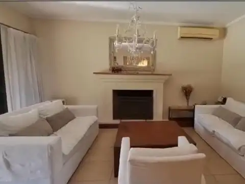 Casa en venta en Saint Matthews, Pilar