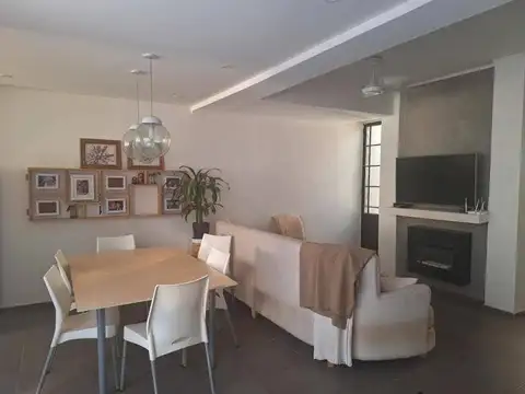 Casa 6 ambientes con 1 baño