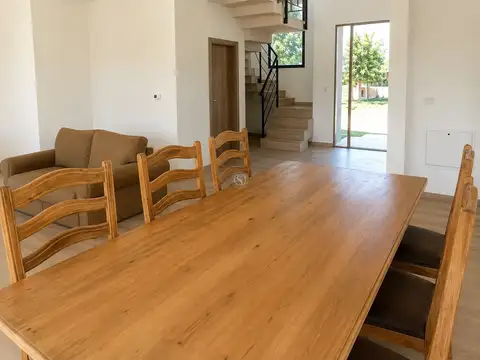 Casa 5 ambientes con 3 baños