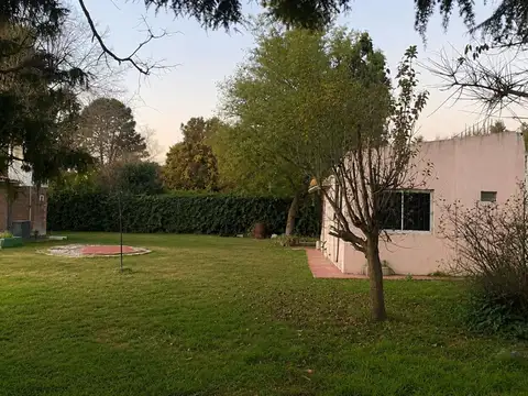 Casa 5 ambientes con 2 baños