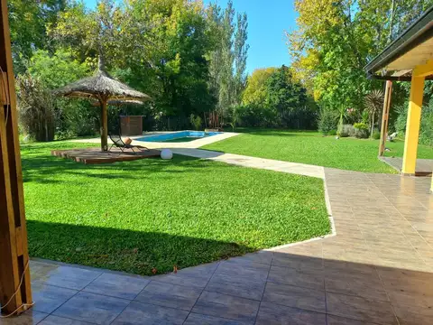 Casa 5 ambientes con 3 baños