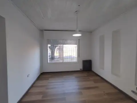 CASA EN VENTA CITY BELL 2 DORMITORIOS CON COCHERA