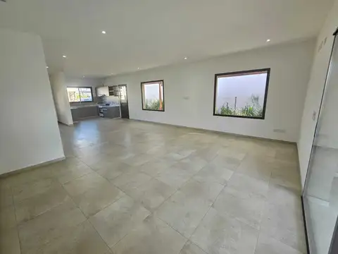 Santo Tomas Pilar 100