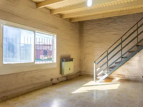 DUPLEX EN VENTA LOS HORNOS 2 DORMITORIOS