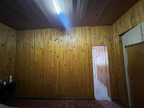 VENTA CASA DOS DORMITORIOS, PATIO -  PEREZ