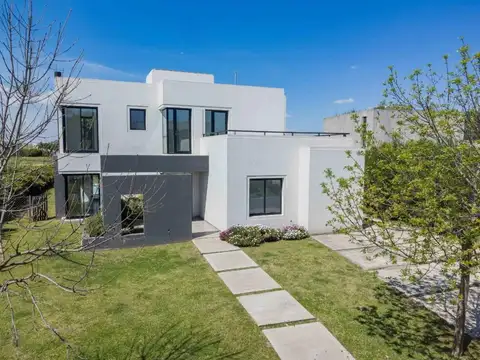 Venta casa Canton Golf- Cuan Propiedades