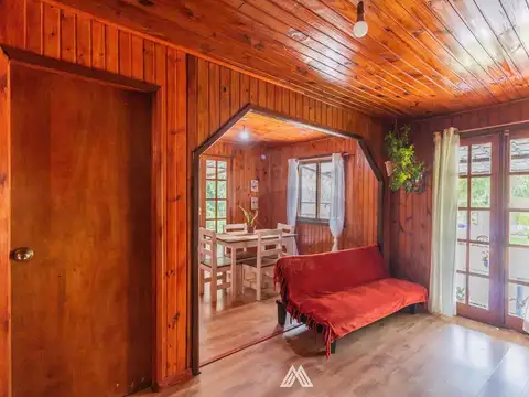 Casa 8 ambientes con 2 baños