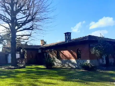 Casa en Venta con 3 cocheras