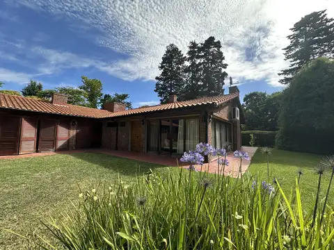 Lote en Esquina de 2588 m² - Highland Park Country Club - Sup. Edificada 324 m²