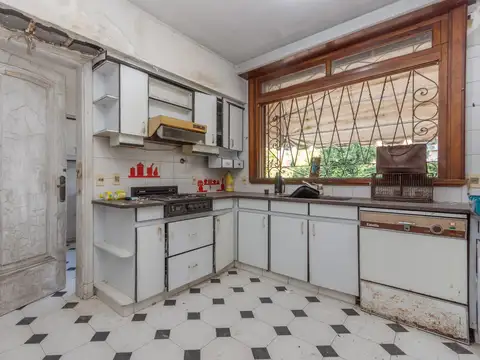 Casa 6 ambientes con 2 baños