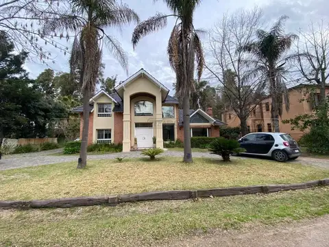 Casa Chalet  en Venta en Campos de Alvarez, Francisco Álvarez, Moreno