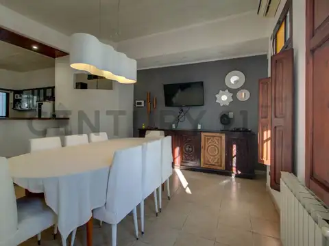 Casa en Venta con 2 cocheras