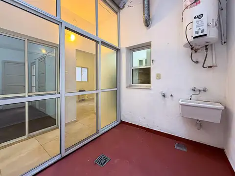 ALQUILER – Casa al frente de 1 dormitorio   comodín | Zona Centro, Rosario.