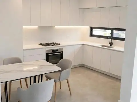 Casa 4 ambientes con 3 baños