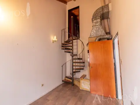 CASA EN VENTA DE 6 AMBIENTES EN ZONA RESIDENCIAL DE CABA