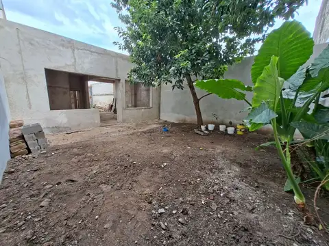 Casa 5 ambientes con 1 baño