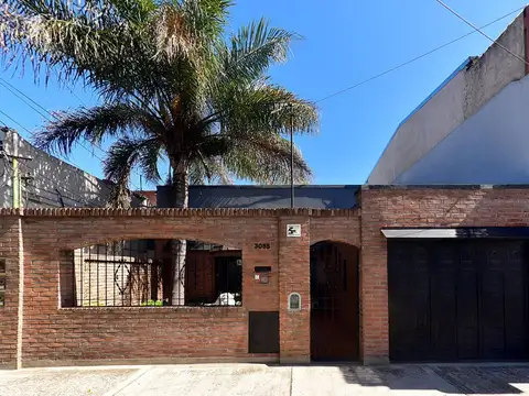 VENTA CASA 4AMB CASEROS JARDIN GARAGE APTO CREDITO
