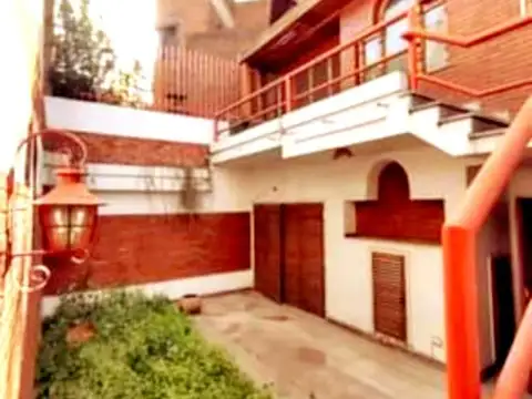 CASA EN HAEDO, ESTILO MODERNO