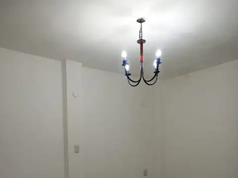 VENTA CASA 3 AMBIENTES CASTELAR APTO CREDITO