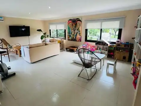 Casa en Venta con 4 cocheras