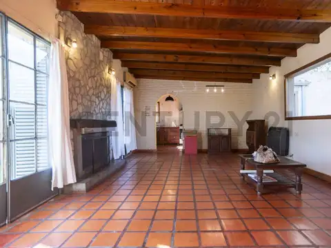 Casa en Venta con 2 cocheras
