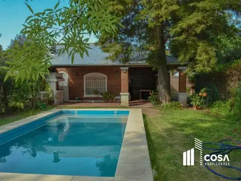 Venta Casa 1 dormitorio más escritorio con jardín y piscina Funes Santa Fe