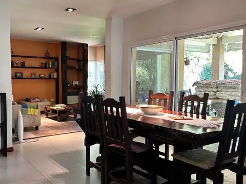 Casa en  venta - 5 ambientes-Pileta-Ingeniero Maschwitz-Escobar-Apto Credito-Permuta menor valor