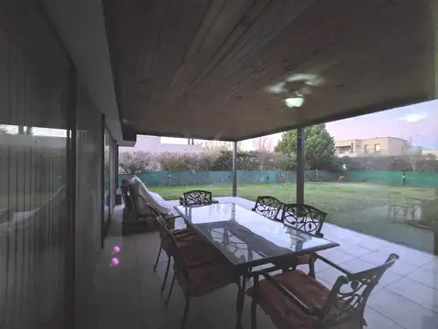 Casa de 3 dormitorios en alquiler temporal o permanente en barrio cerrado - Funes